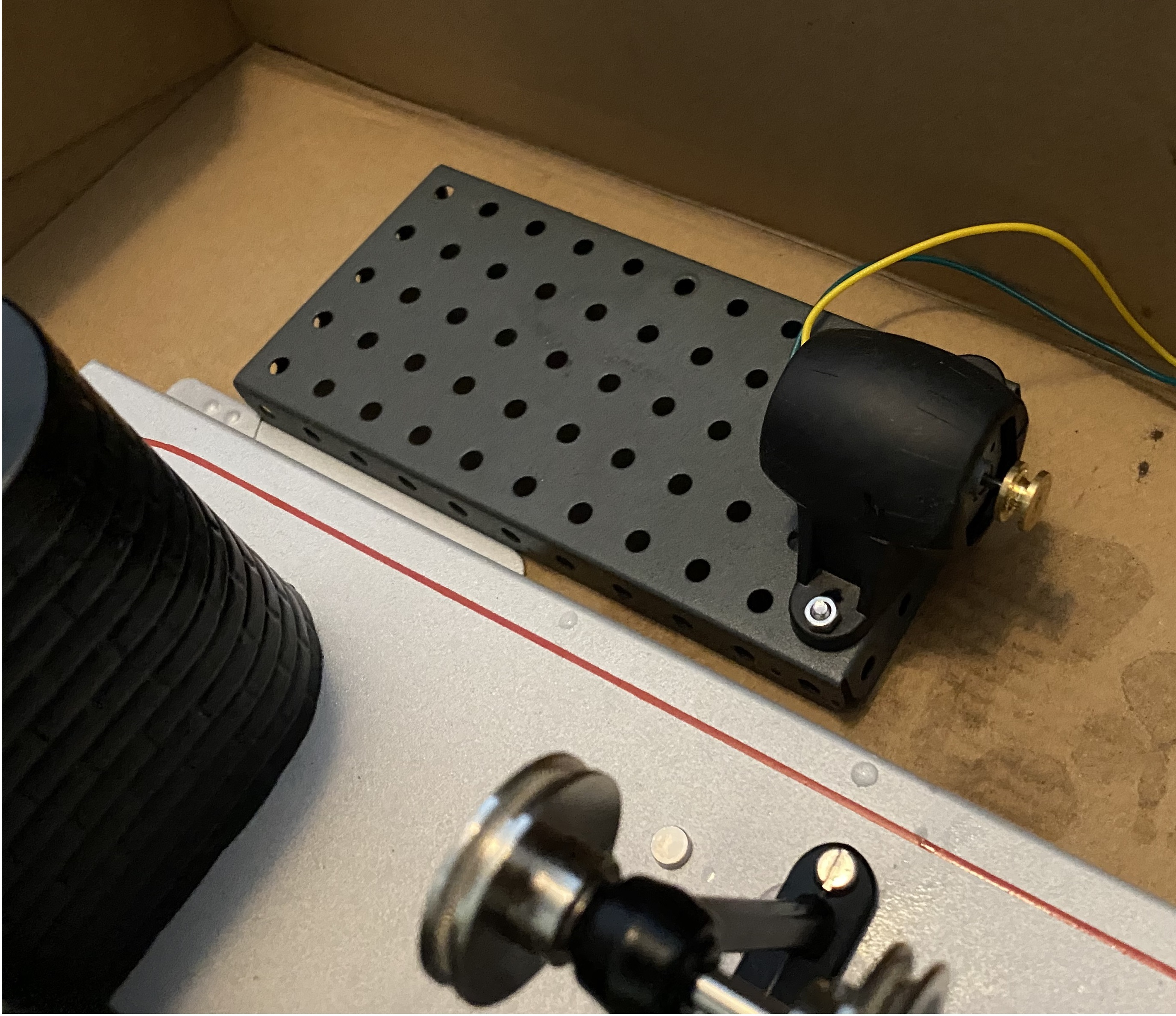 The dynamo on the base plate
